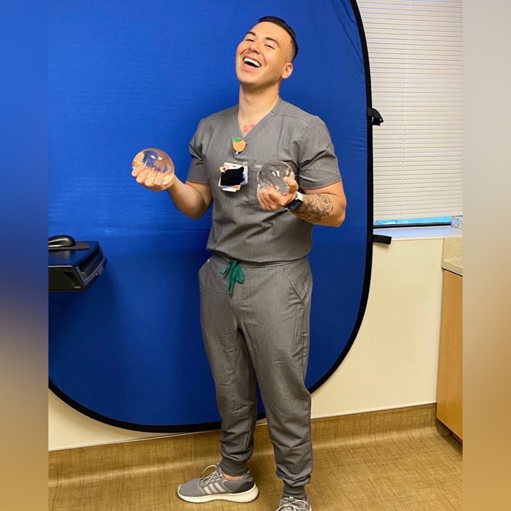 Meet your Posher, Alex